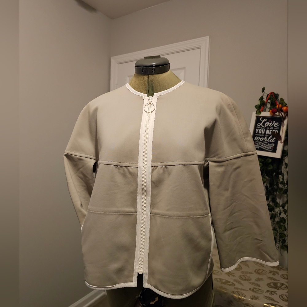 Akris Beige Open Front Jacket with White Trim Sz 8 Like New